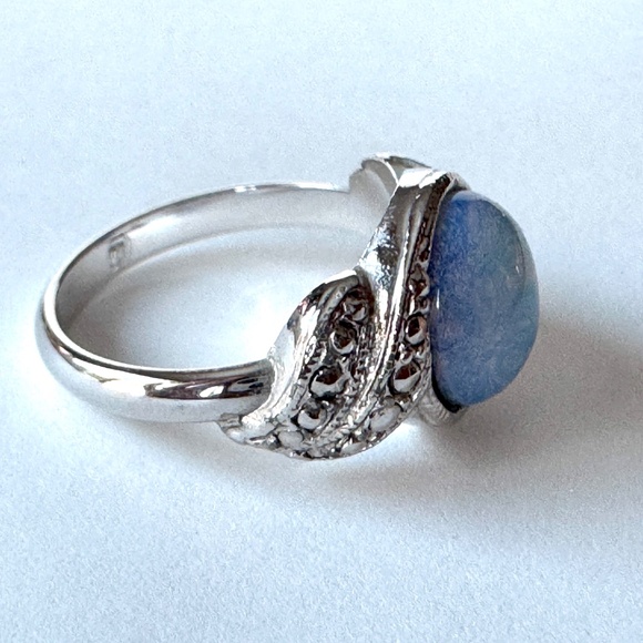 Blue Opalesque Ring Size 7, AVON vintage jewelry - Picture 6 of 9